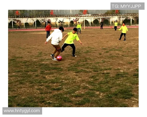 追逐绿茵梦想的球星在热爱与奋斗中书写青春传奇